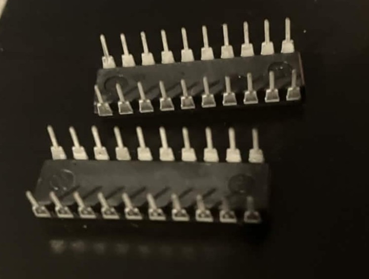 Many Used Vintage Computer Chips – some corrosion -untested