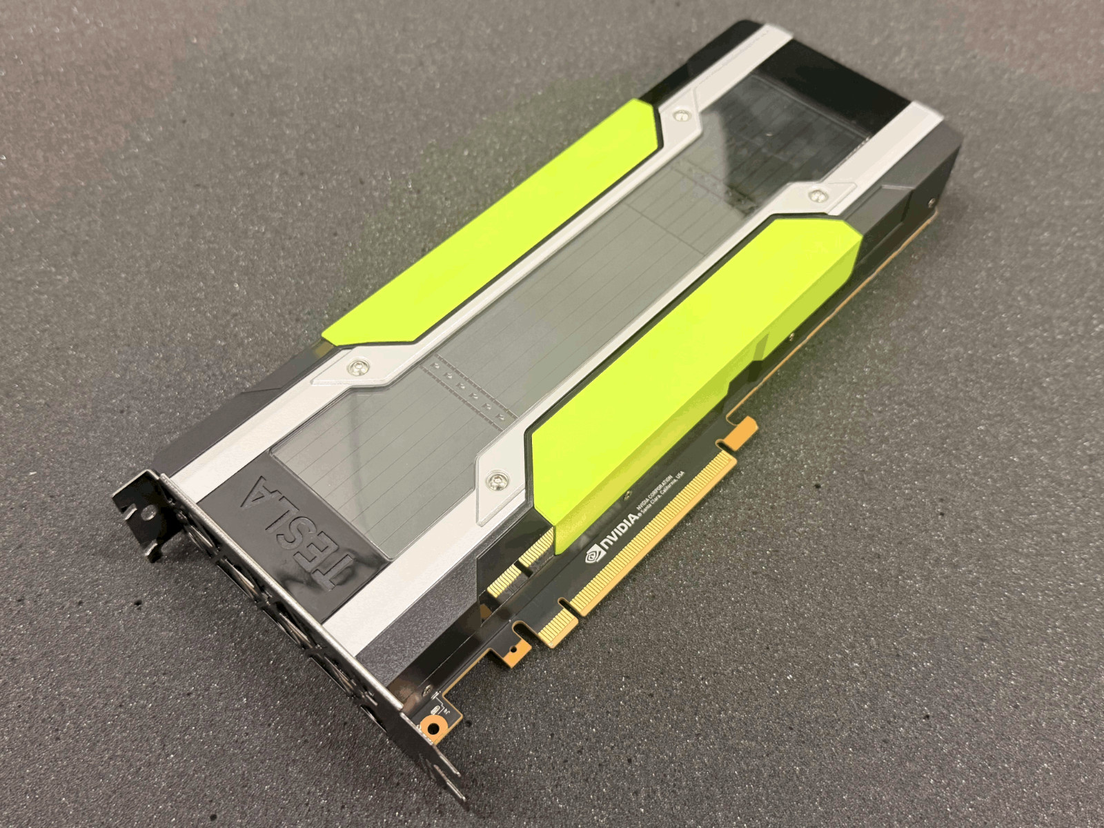Nvidia TESLA P100 16Gb HBM2 PCI-e Graphics Video Card GPU – 699-2H400-0201-520