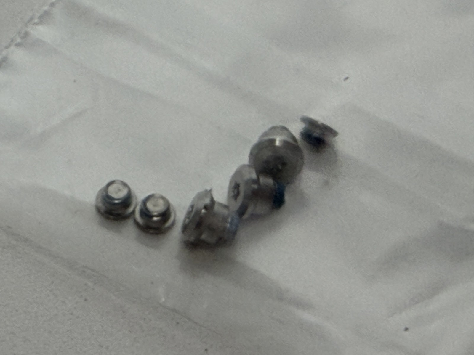ANTENNA PLATE COVER SCREWS – Mac mini A1347 2014