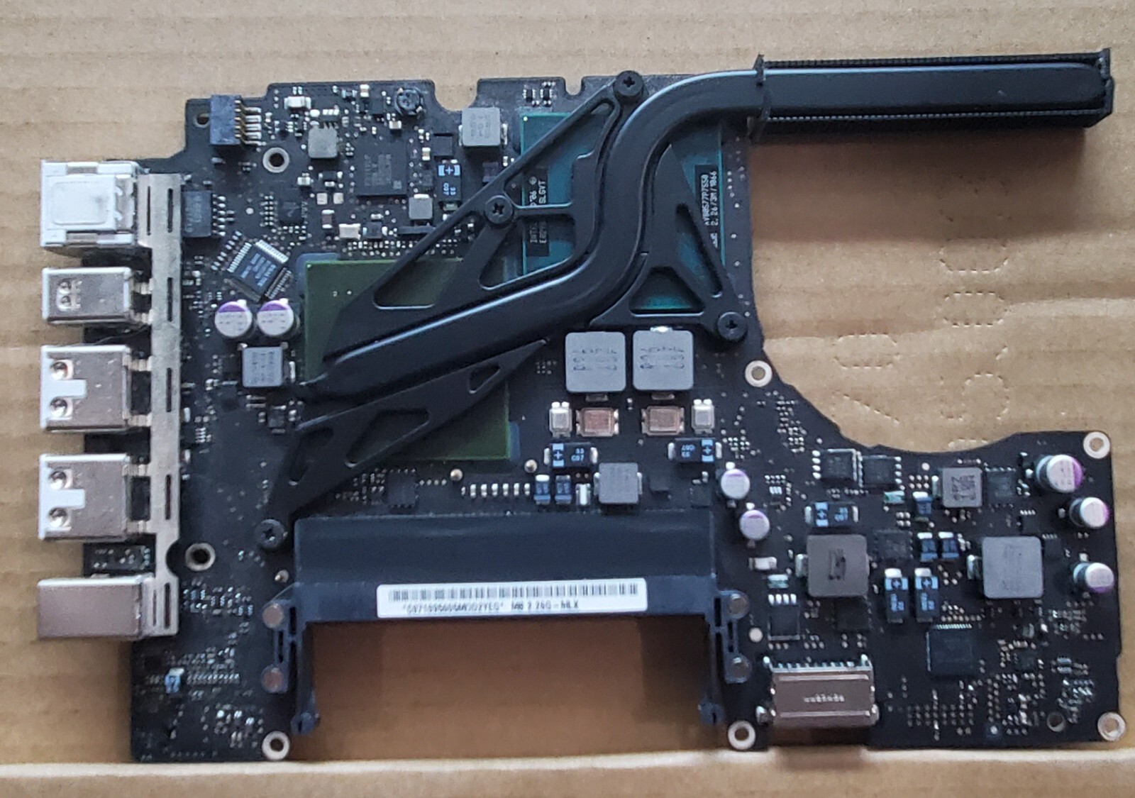 Apple Macbook 13″ A1342 Late-2009 Logic Board 2.26GHz A1342 820-2883-A