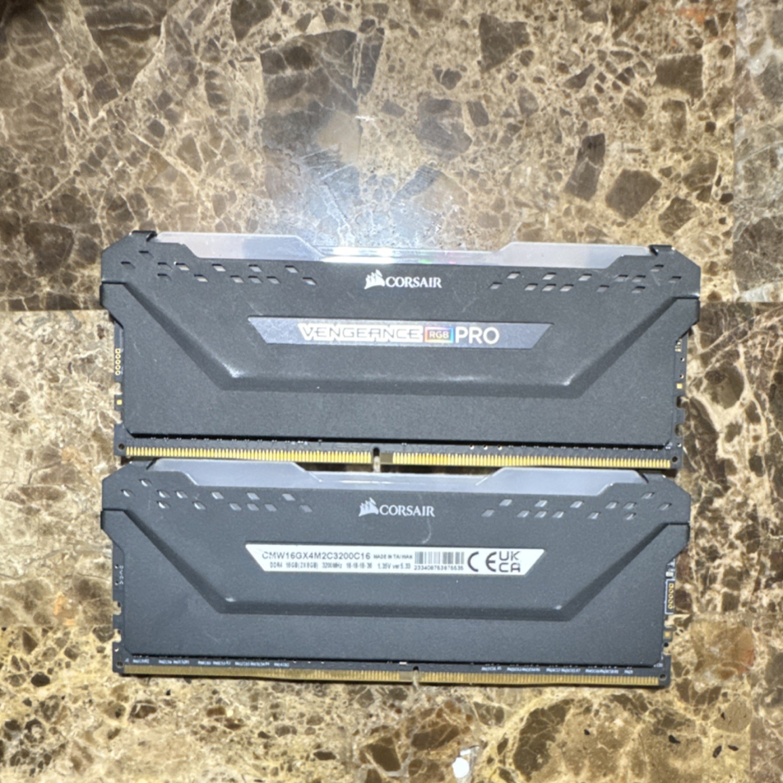 Corsair Vengeance RGB PRO DDR4 DIMM 16GB (2x8GB) 3200MHz CMW16GX4M2C3200C16