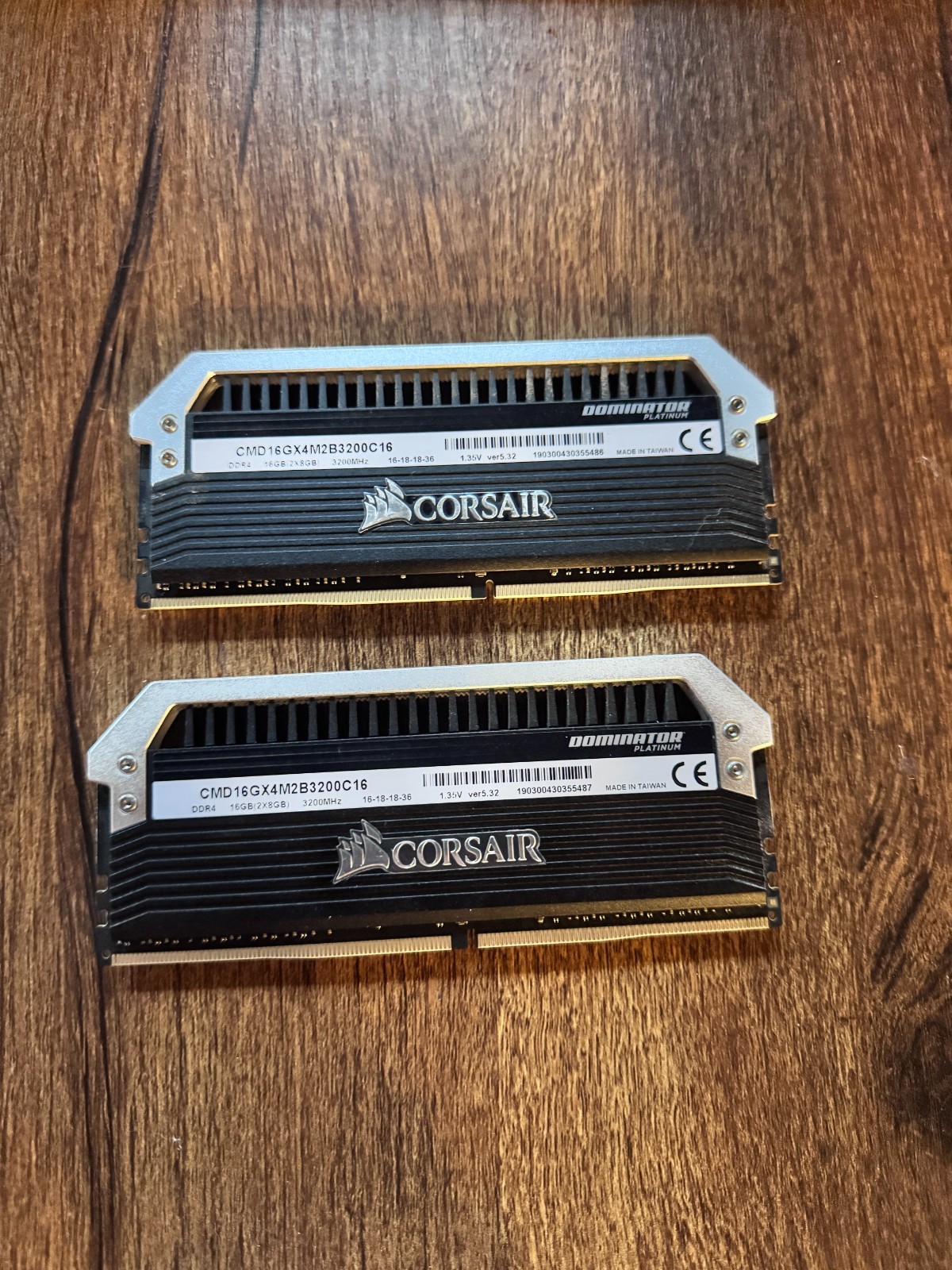 Corsair Dominator Platinum 16GB (2x8GB) DDR4 3200MHz CL16 Desktop RAM CMD16GX4M