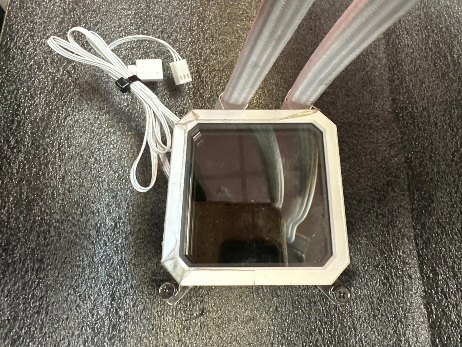 Levelplay LC M1-240 AIO Liquid cooler its a Skytech Edition white (USED)