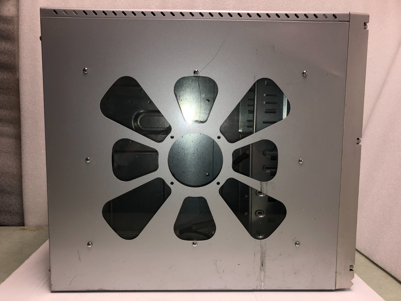 Unbranded Steel Silver Gray Mid-2000s ATX Mid Tower Gaming Computer Case – Used