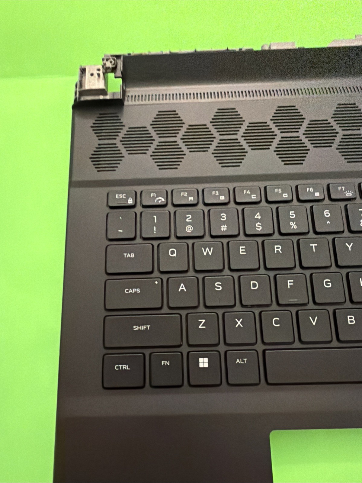 Dell ALIENWARE M18 R1 Palmrest W/Backlit US Kbd – MVCNK 0MVCNK AW5,6