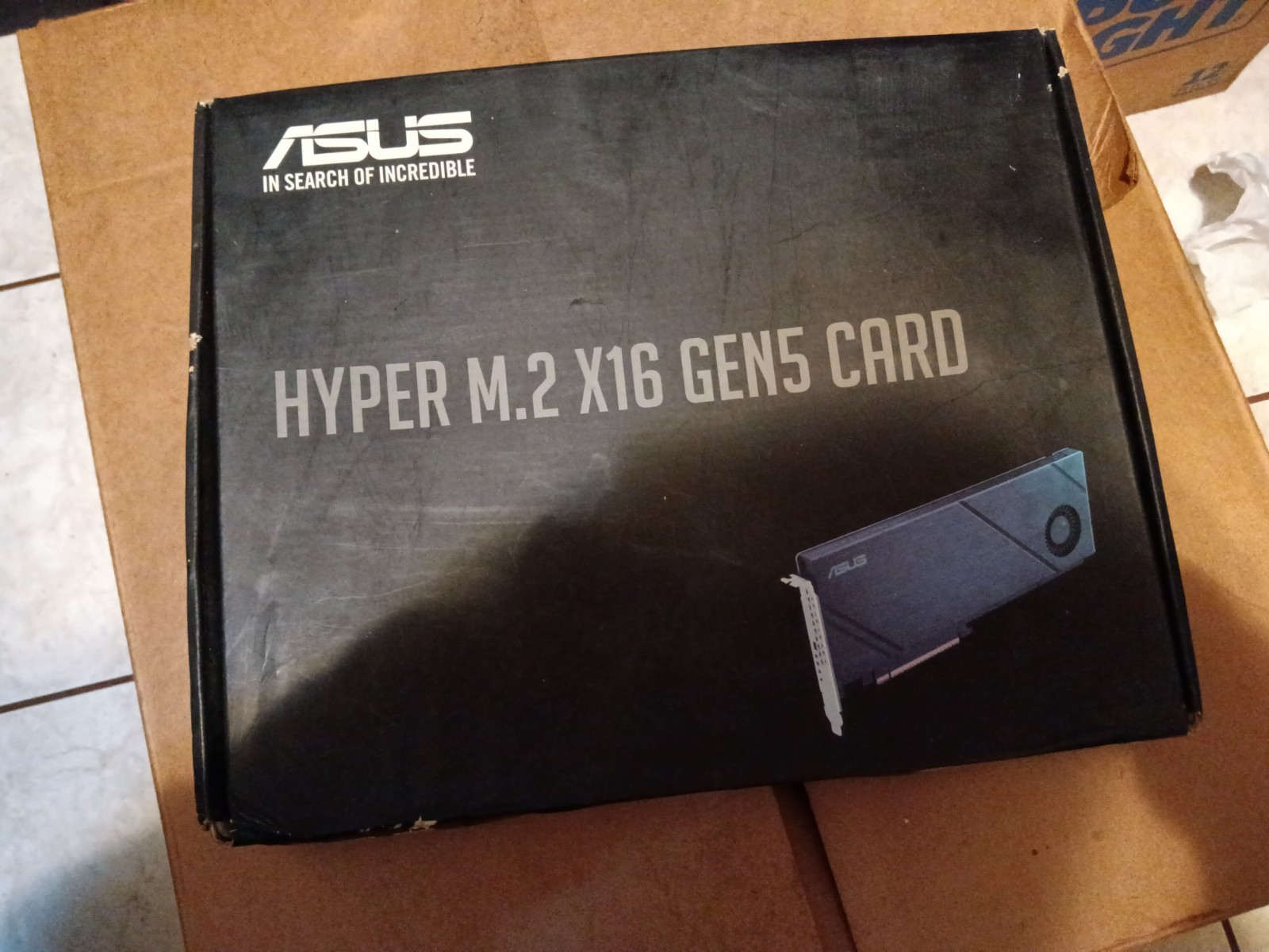 ASUS Hyper M.2 x16 Gen5 Card (PCIe 5.0/4.0) supports four NVMe M.2 (2242/2260/22