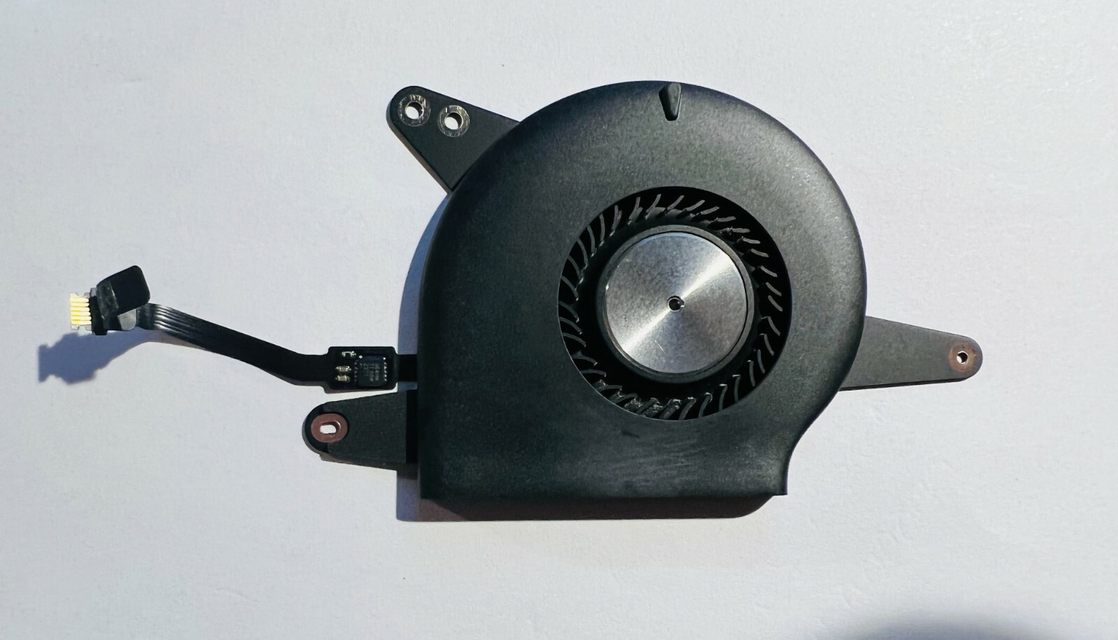 Apple Macbook pro 2018 A1932 13″ MacBook Pro fan – Genuine Apple part