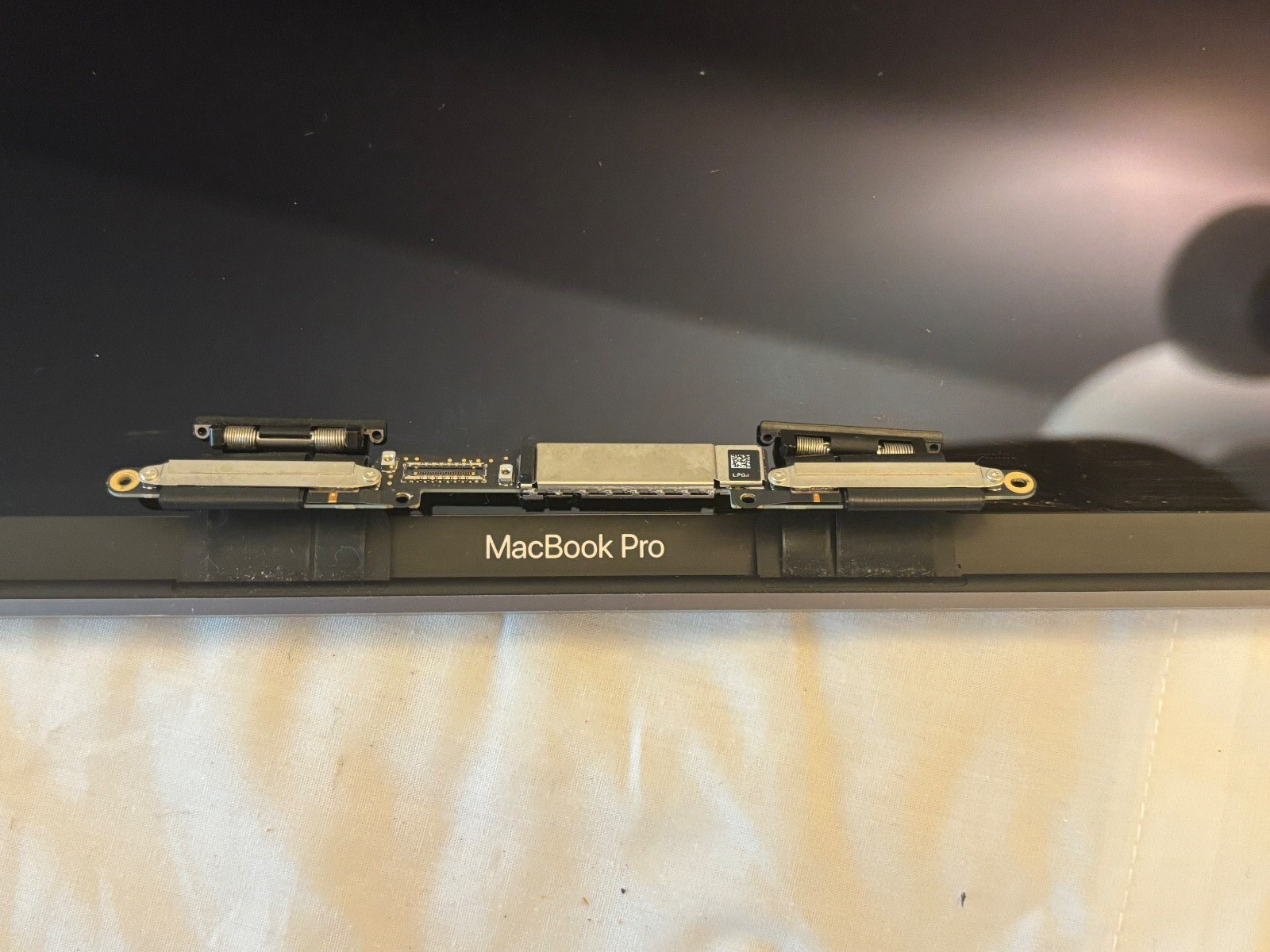 Genuine Apple LCD Screen Assembly 16″ MacBook Pro A2141 2019 2020 GRAY
