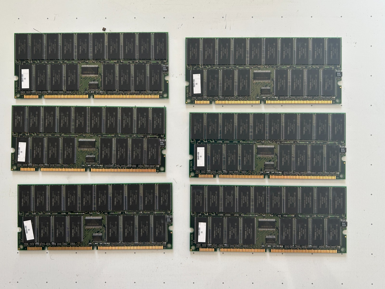 512MB 168-pin SDRAM DIMM, w ECC Parity -Toshiba TC59SM704FT-80