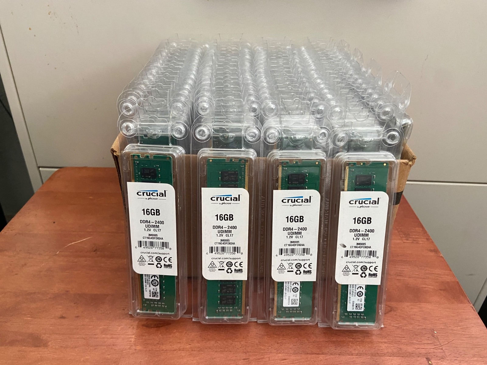 CRUCIAL 16GB DDR4 – 2400 UDIMM 1.2V CL17 3M0005