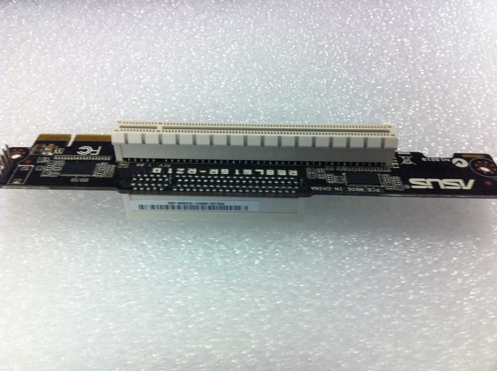 ASUS PCIE Expansion Capability with flexible IO upgrade kit, RE8LE16R-R21D