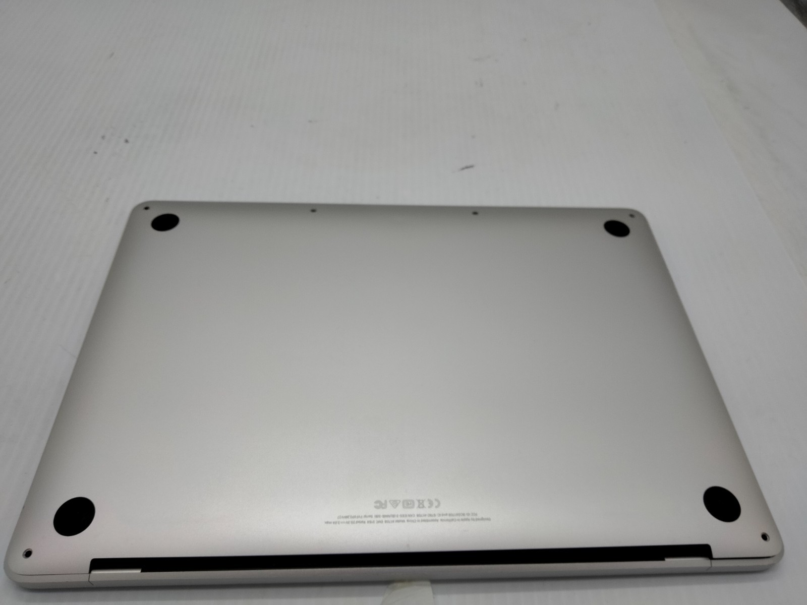 Apple A1708 2017 EMC 3164 13″ LCD Screen Display Assembly MacBook silver Chassis