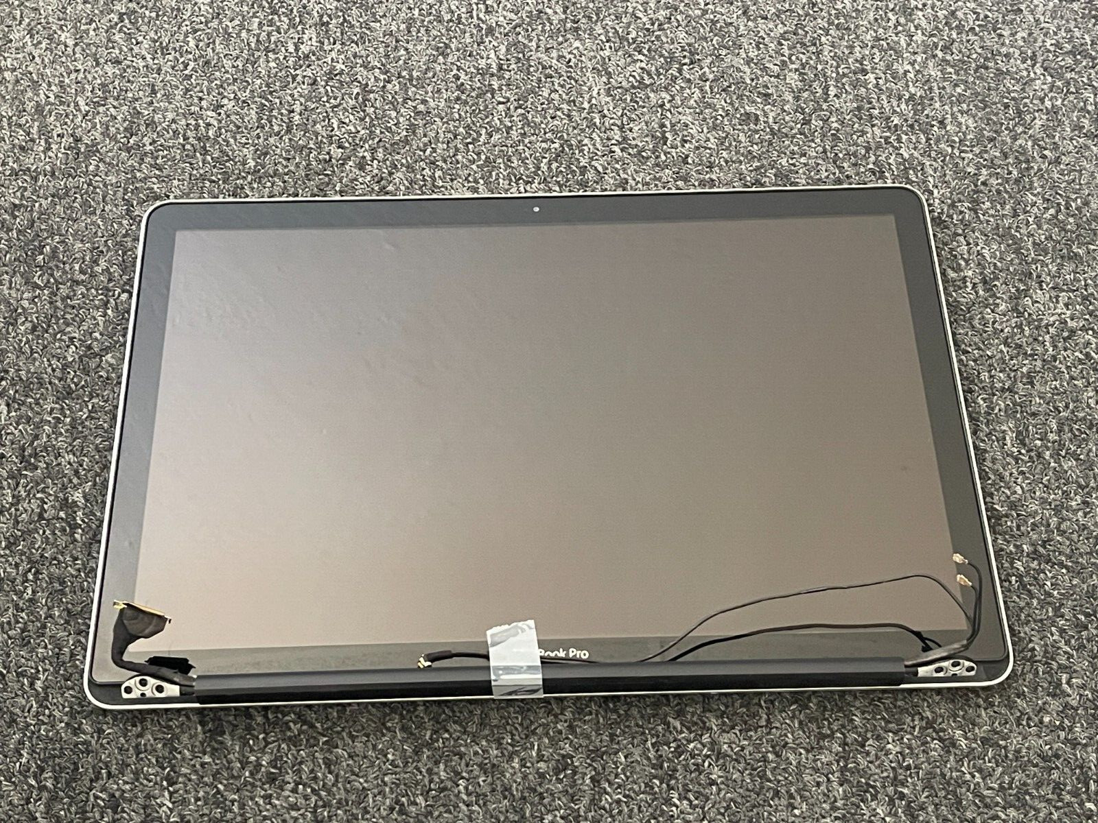 Genuine Macbook Pro 15″ Mid 2010 A1286 LCD Screen Display Assembly – Grade B