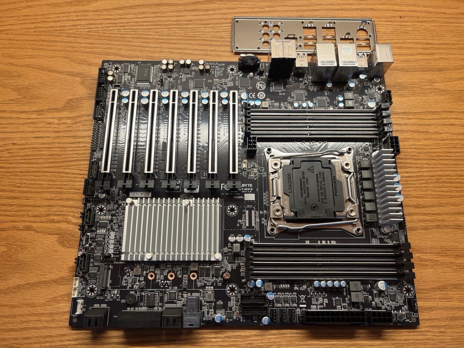 Gigabyte MW51-HP0 LGA 2066 Xeon W-2200/2100 DDR4 USB 3.1 Workstation Motherboard