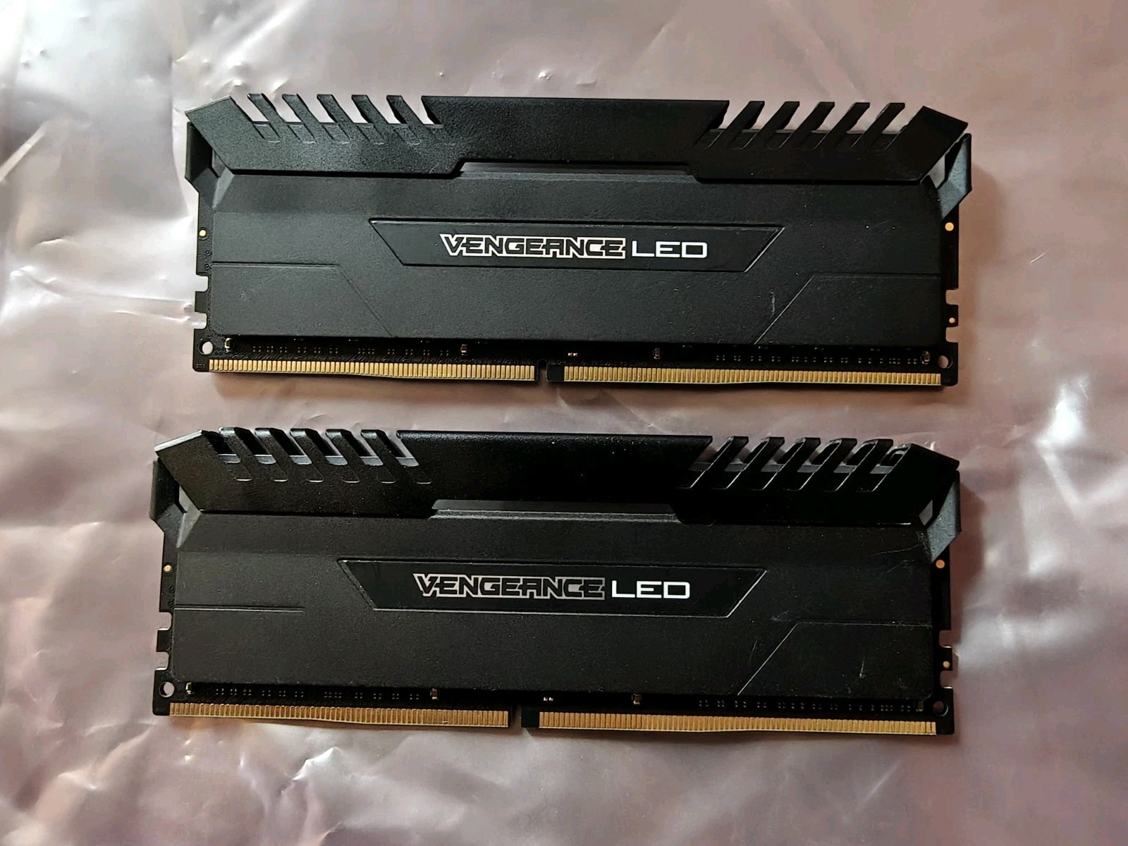 Corsair Vengeance LED 32gb (2x16gb) DDR4 3200mhz memory CMU32GX4M2C3200C16