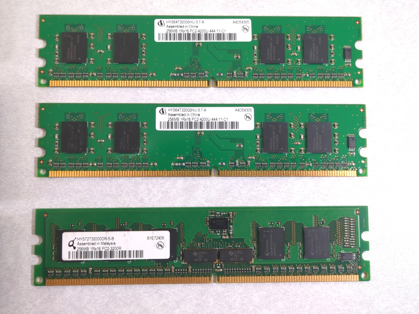 Lot of 10x DDR2 RAM Memory Sticks Samsung/Infineon – 2x 1GB, 5x 512MB, 3x 256MB