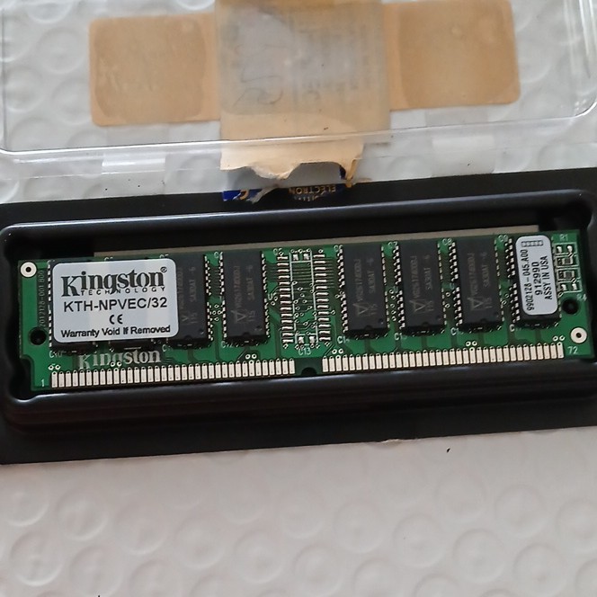 Kingston KTH-NPVEC/32 32MB 168-Pin DIMM EDO DRAM PC-75 Non-ECC Unbuffered