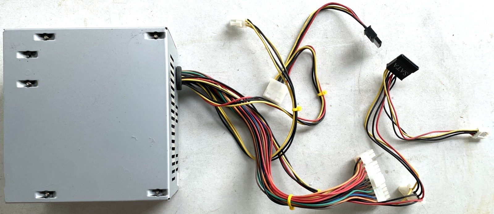 24-Pin (20+4) ATX Codegen 470W Computer PC Power Supply Model: 470X Molex SATA