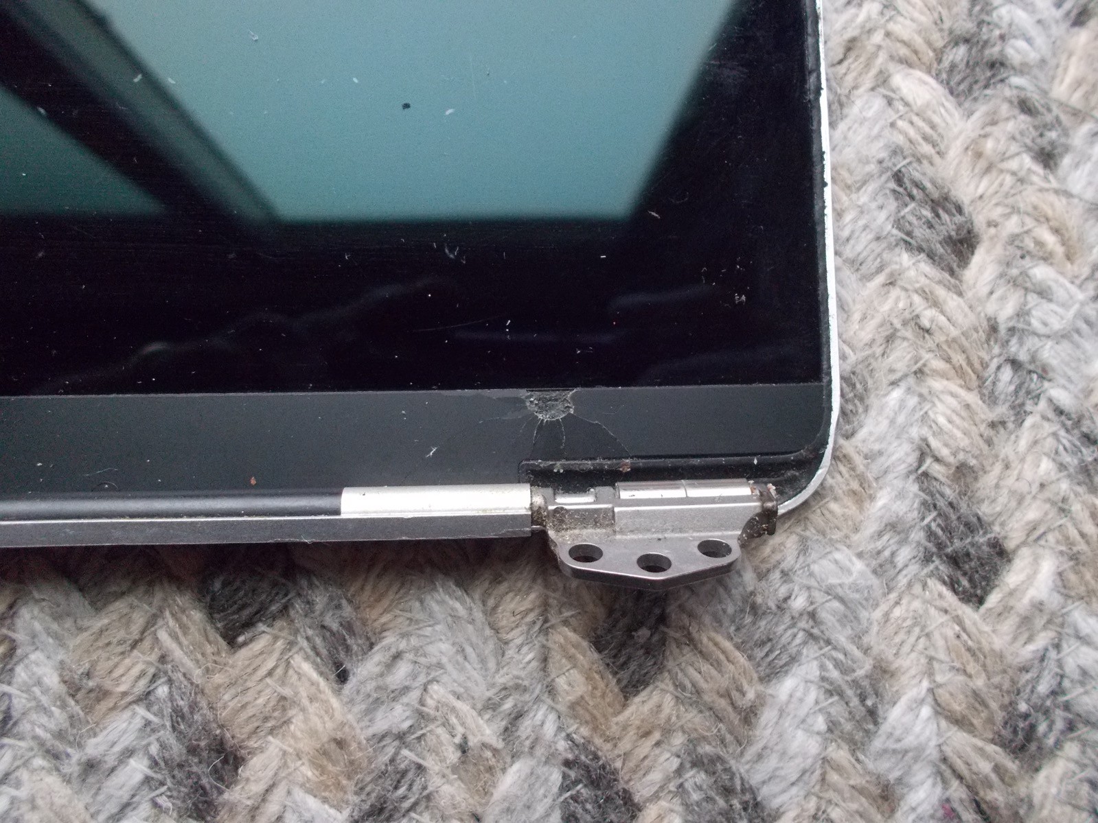 Macbook Pro 13″ A1706 A1708 Silver Display Screen LCD Grade B- Case C