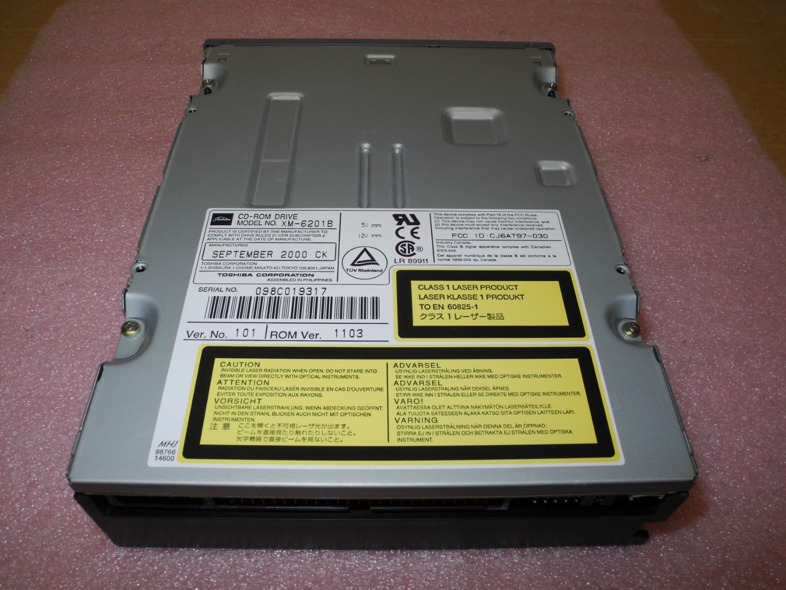 SUN 370-3416 32X 50 PIN SCSI CD ROM.
