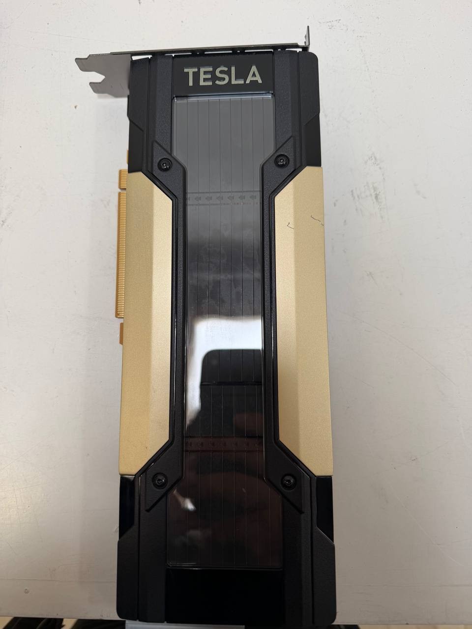 Dell NVIDIA Tesla V100 32GB HBM2 PCIe GPU Accelerator – 699-2G500-0216-400 – AI