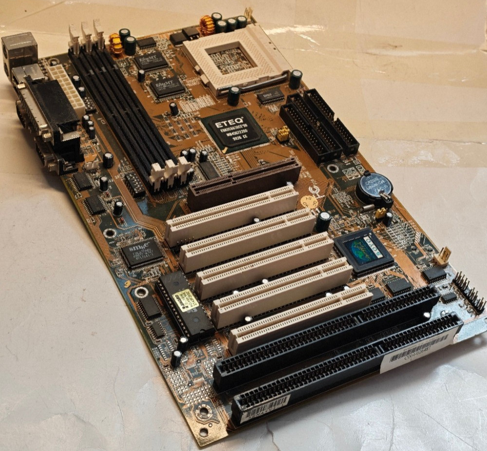 Super Socket 7 ATX *1 MB Cache* Soyo SY-5EMA+ Motherboard (VIA MVP3) CPU + 128 M
