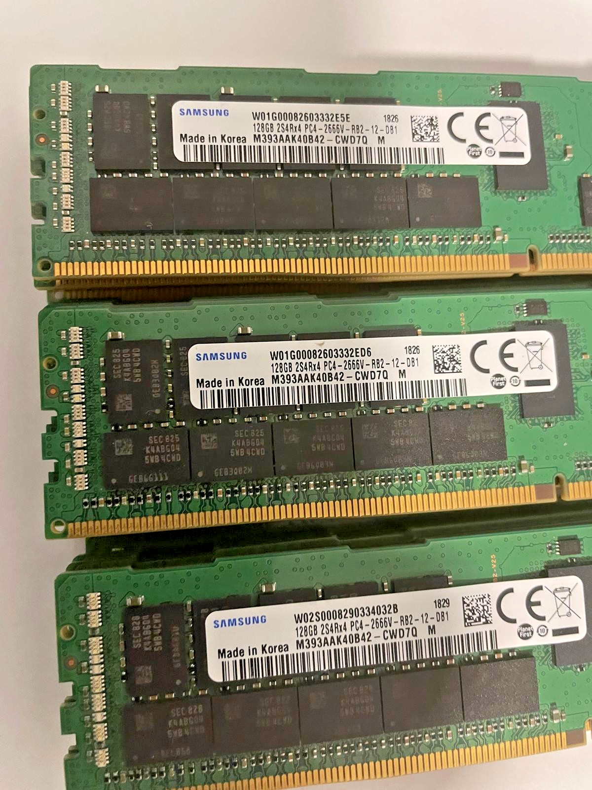 Samsung M393AAK40B42-CWD 128GB 8RX4 PC4-2666V DDR4-21300 Memory