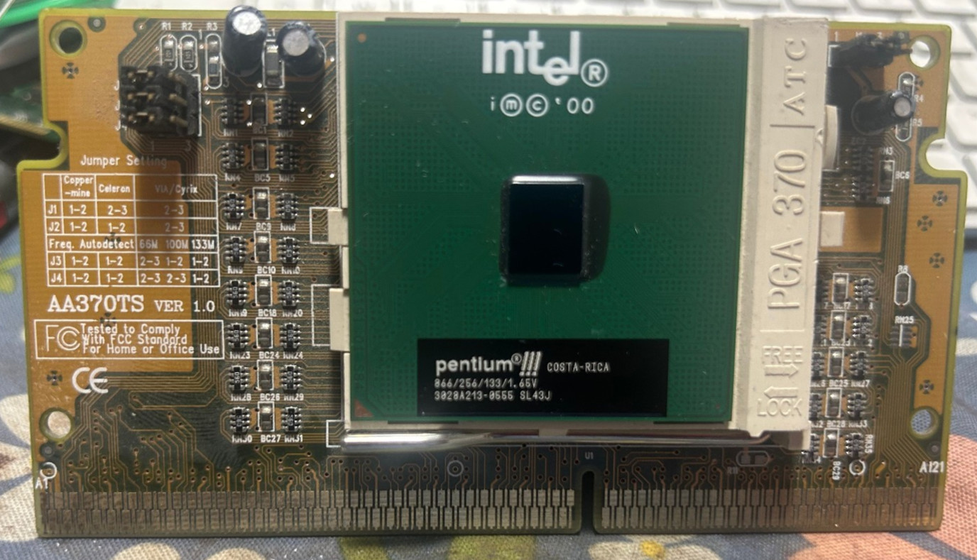 SLOT 1 370 SLOCKET CPU ADAPTER with Pentium 111 866 MHz SL43J CPU