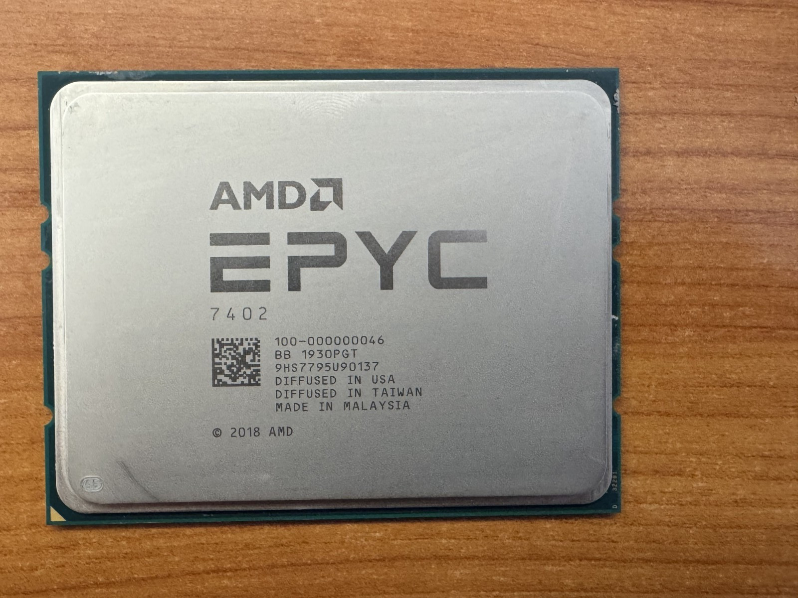 AMD EPYC 7402 24-Core 2.8GHz/3.35GHz Socket SP3 CPU 100-000000046
