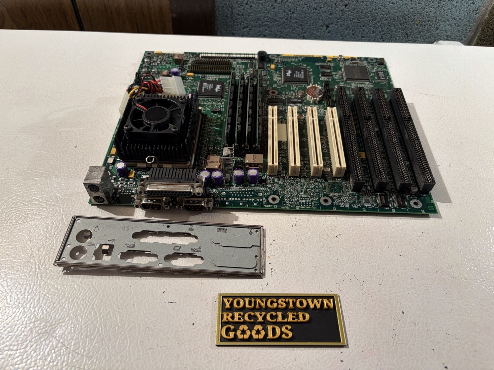 INTEL VS440FX MOTHERBOARD PENTIUM PRO 200MHz 64MB RAM