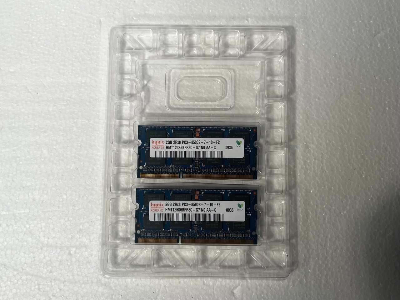 Hynix 4GB (2x2GB) PC3-8500s DDR3 Memory (HMT125S6BFR8C-G7) NoteBook RAM