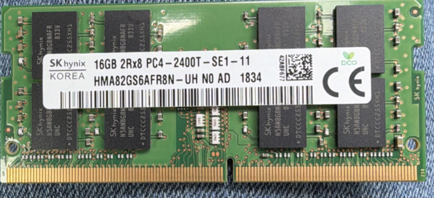 SK hynix 16GB DDR4-2400 DIMM PC4-2400T 260-Pin Memory HMA82GS6AFR8N-UH