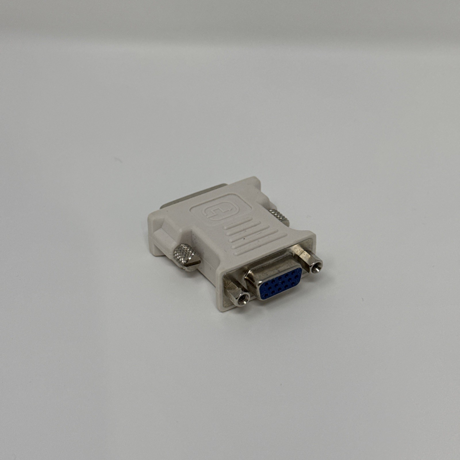 IOGEAR GUC2020DW6 DisplayLink External DVI Video Card USB 2.0