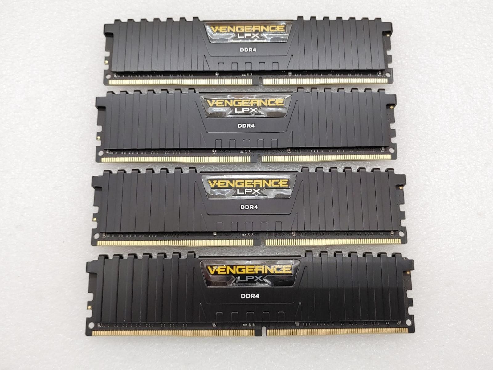 Corsair VENGEANCE LPX 32GB (4x8GB) 3000MHz DDR4 UDIMM w/ XMP CMK16GX4M2B3000C15