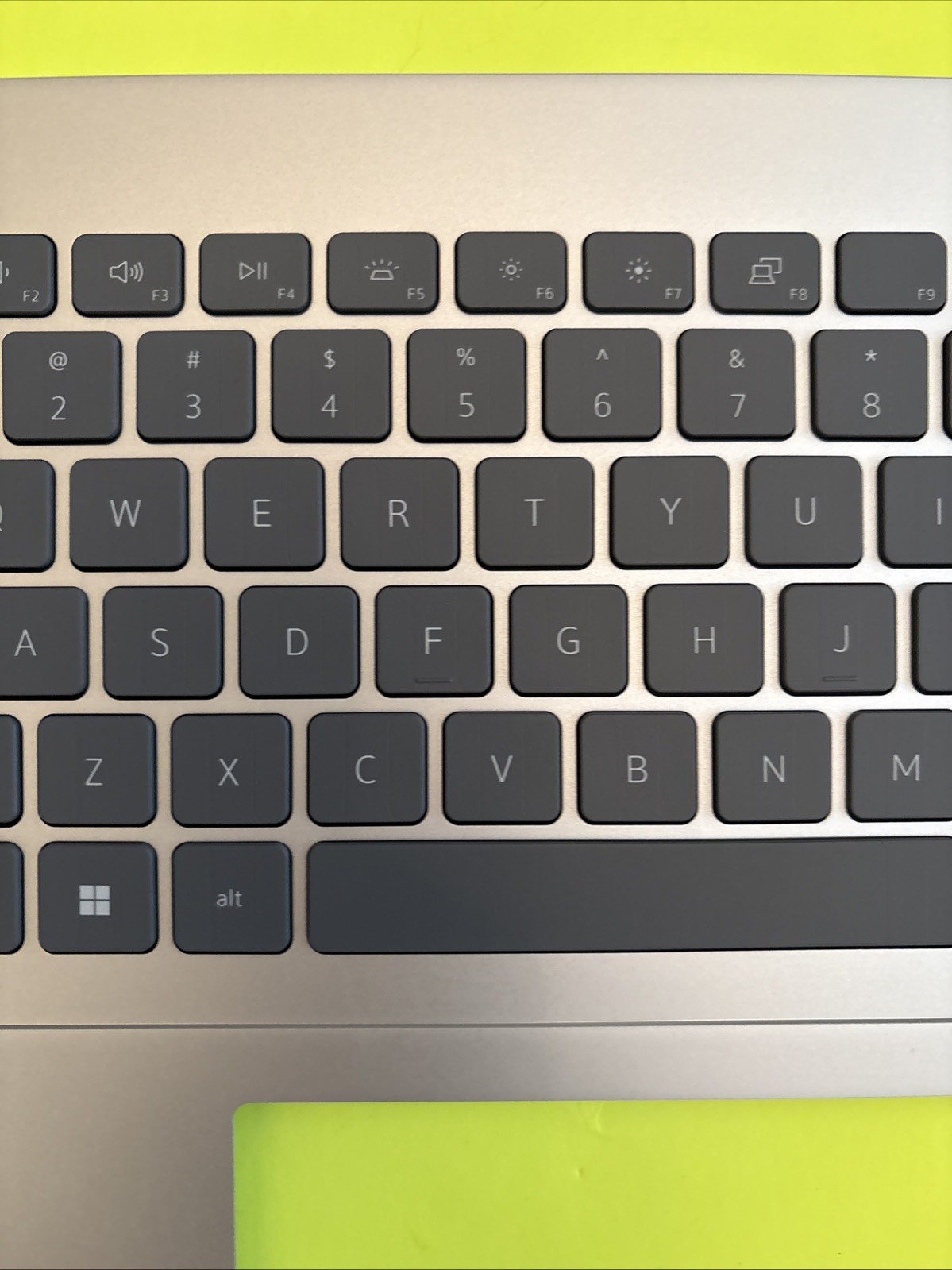 Dell Inspiron 16 5625 Laptop Palmrest Bcl Keyboard HJ5PC 0HJ5PC R19,31