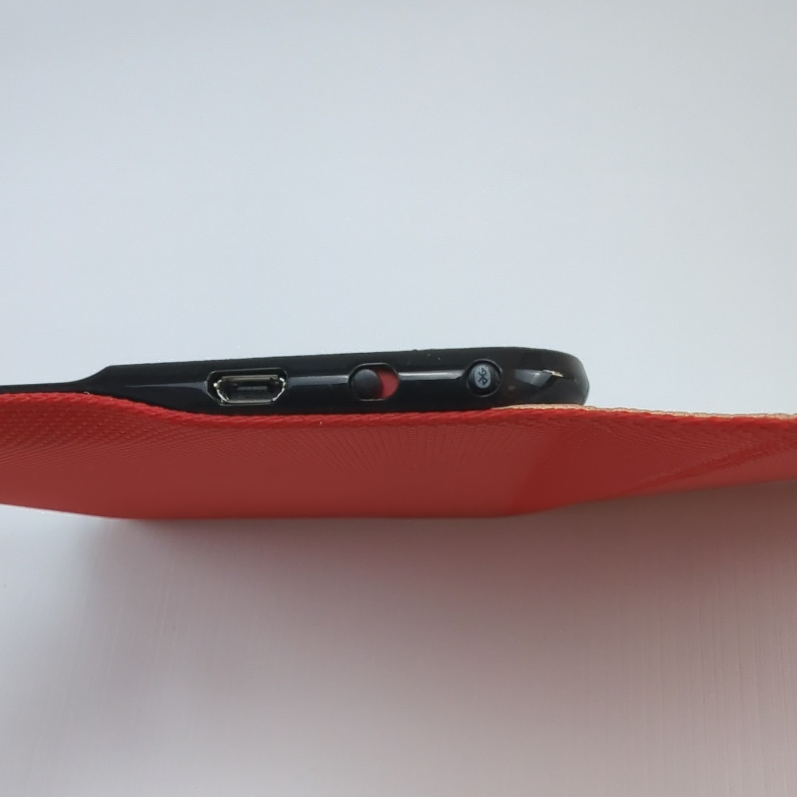 UltraThing Keyboard Folio 15 M/N: Y-R0044 Black W/ Red Cover F43