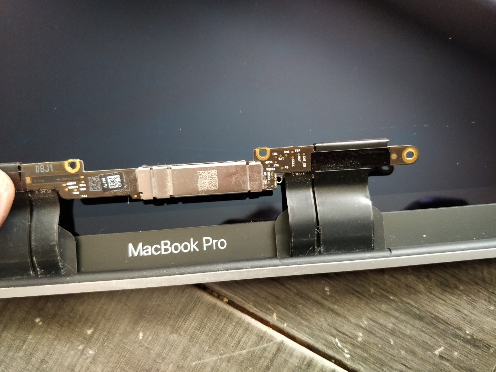 Genuine Apple Macbook Pro 15 inch, A1990, 2018-2019 LCD Screen Assembly, Silver