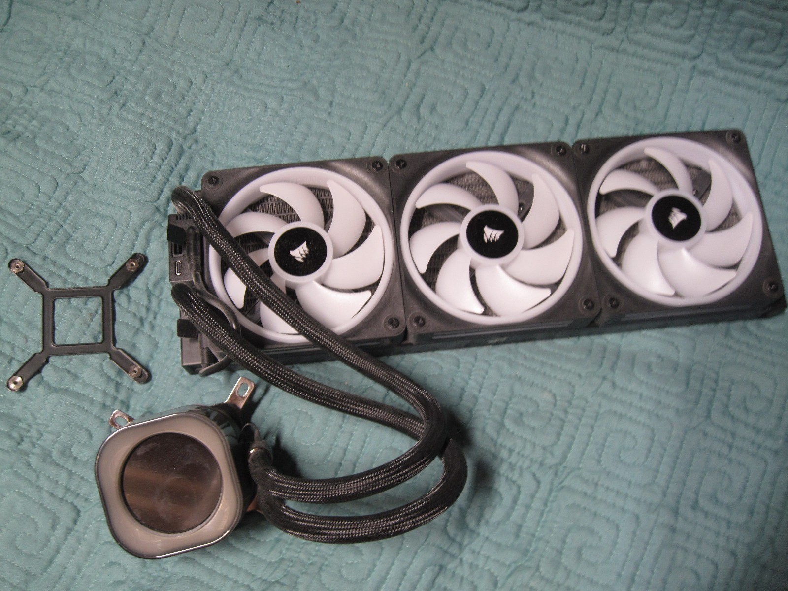 CORSAIR iCUE LINK H150i LCD Liquid CPU Cooler