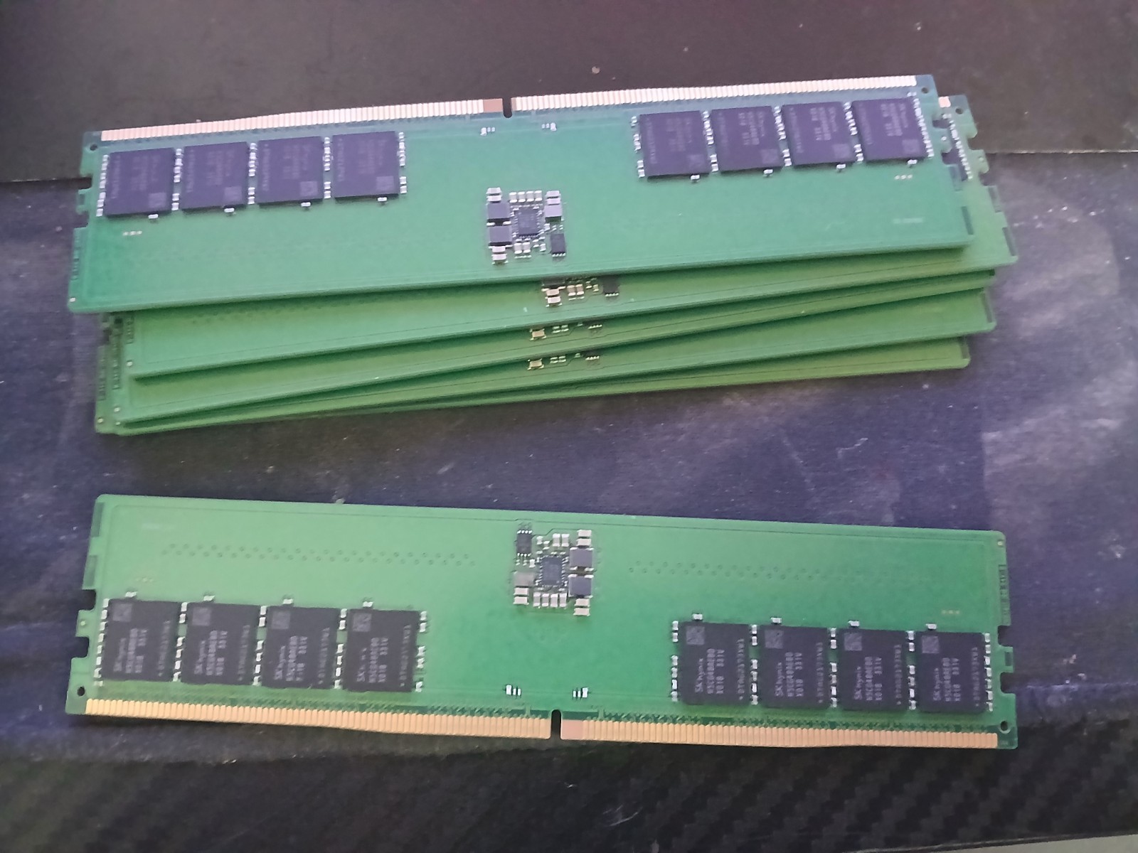 SK hynix 32GB 2X16 PC5-34800 (DDR5-4800) Memory (HMCG88MEBUA081N)