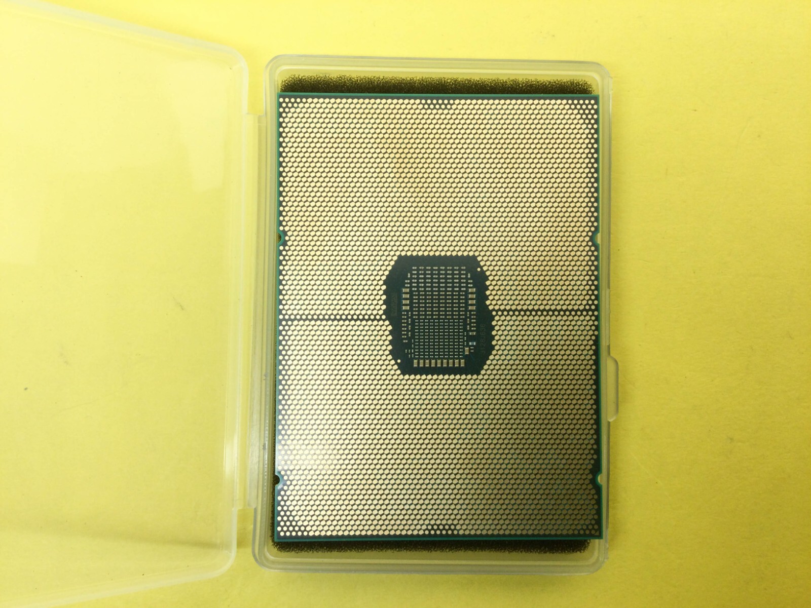 SRKHM Intel Xeon Processor Gold 6330 28-Core 2.00GHZ 42MB Cache 205W CPU