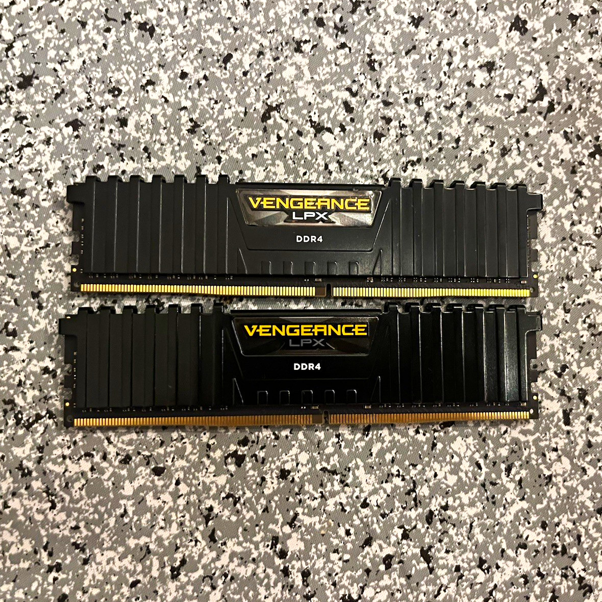 Corsair Vengeance LPX 16GB (2x8GB) DDR4-3000 DIMM 288-Pin Unbuffered