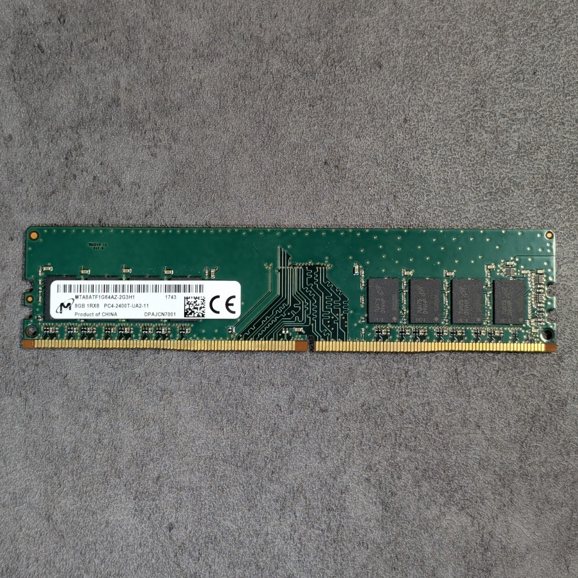 Micron 8GB DDR4 UDIMM PC4-2400T-UA2-11 288-Pin RAM MTA8ATF1G64AZ