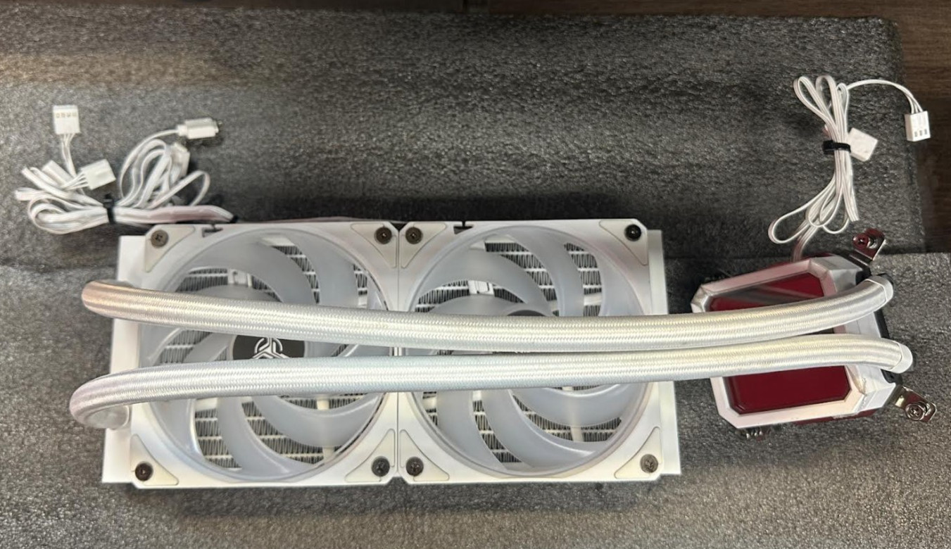Levelplay LC M1-240 AIO Liquid cooler its a Skytech Edition white (USED)
