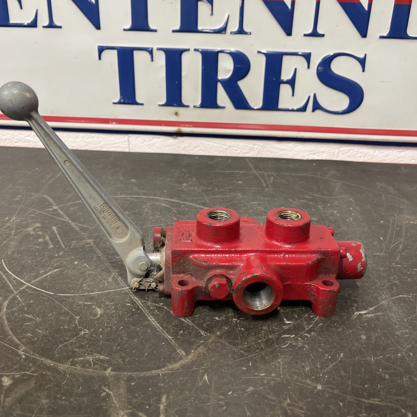 CROSS COMMERCIAL HYDRAULIC CONTROL VALVE W/ HANDLE, 3 Position
