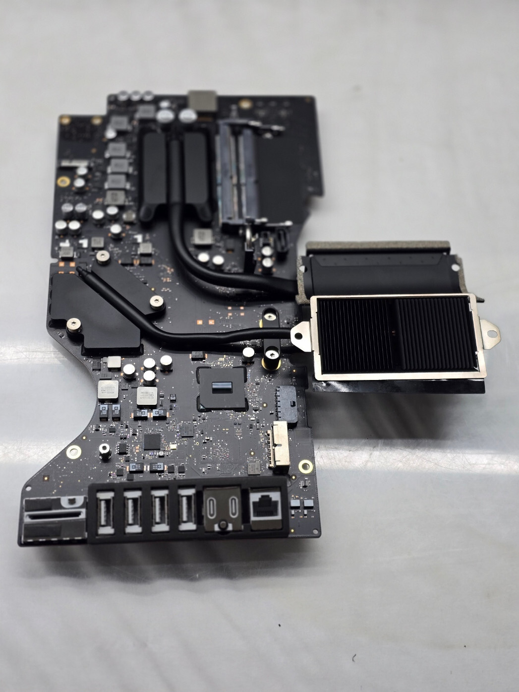 3.0GHz i5-7400, RADEON PRO 555, SSD LOGIC BOARD – iMac 21.5″ A1418 4K Mid 2017