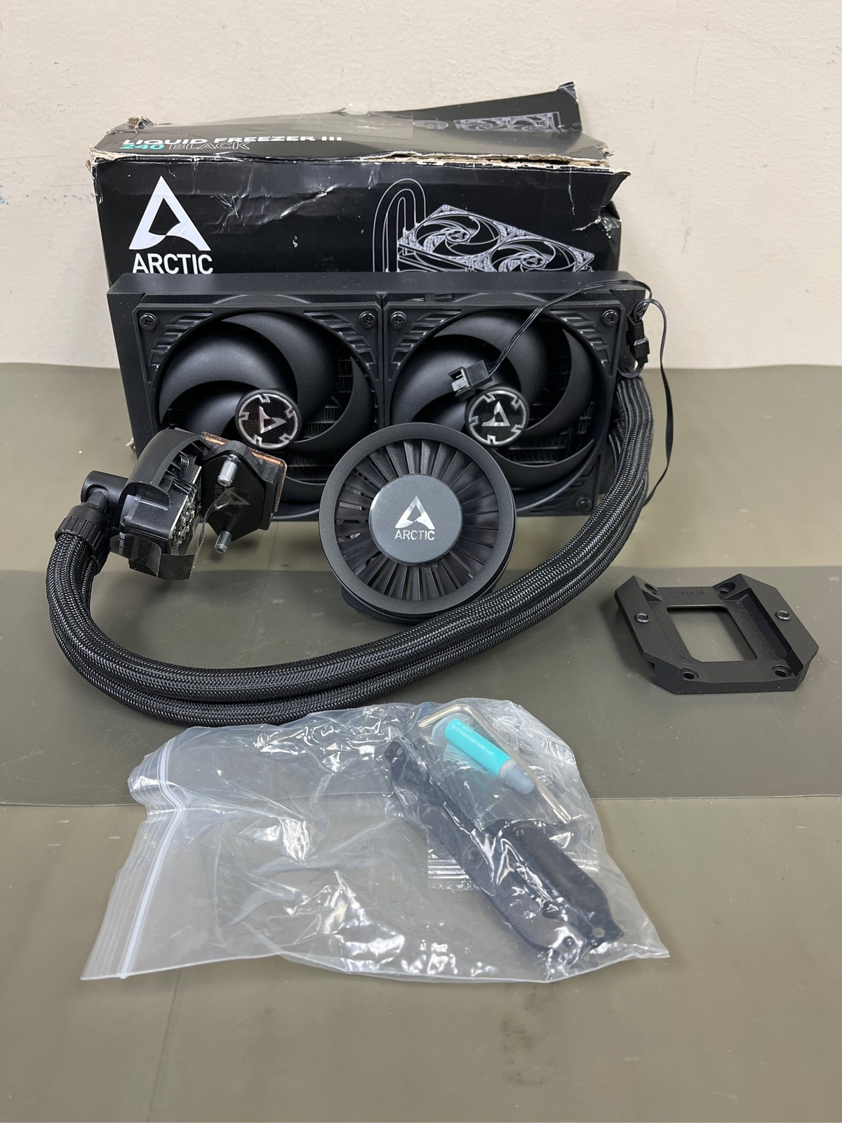 ARCTIC COOLING Liquid Freezer III – 240: All-in-One CPU Water Cooler with 240mm