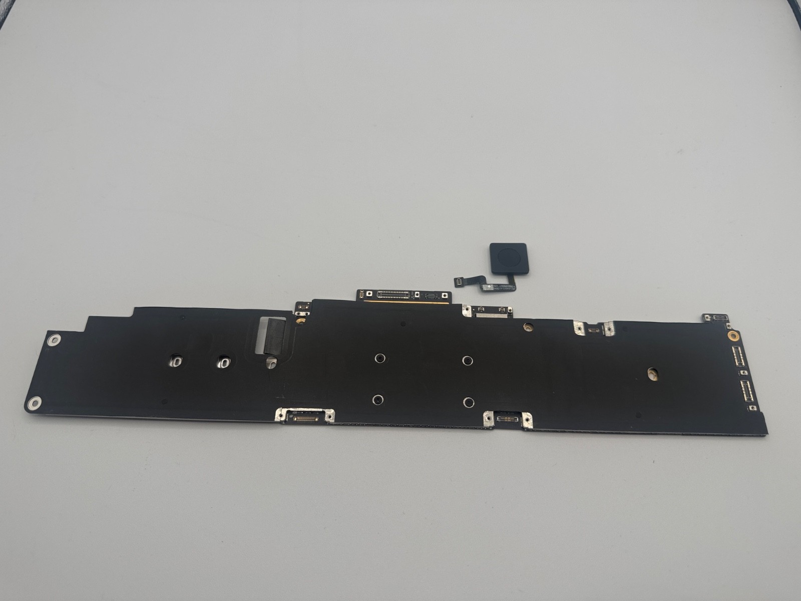 Macbook Air A2681 13″ 2022 M2 8GB 256GB Logic Board W Touch ID + Cover READ