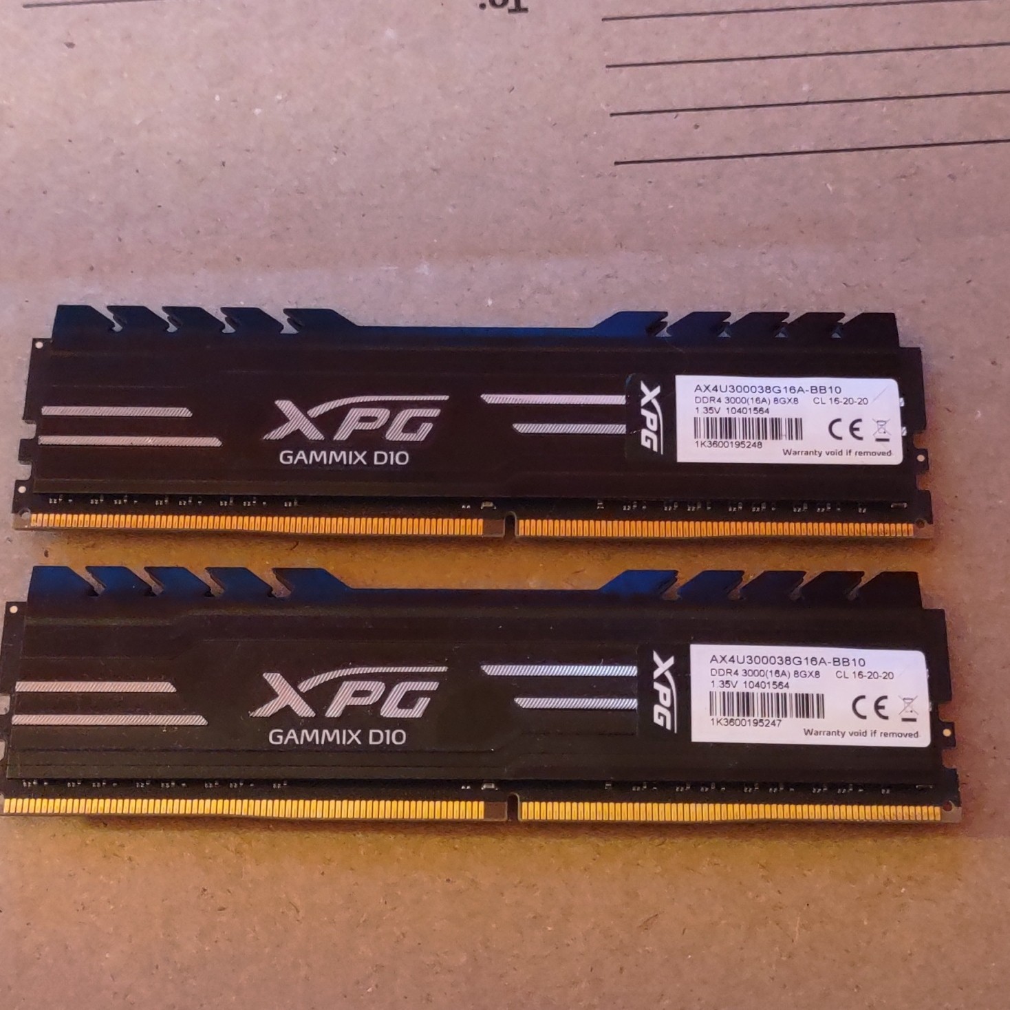 XPG GAMMIX D10 16GB (2x8GB) DDR4-3000 PC4-24000 288-Pin DIMM