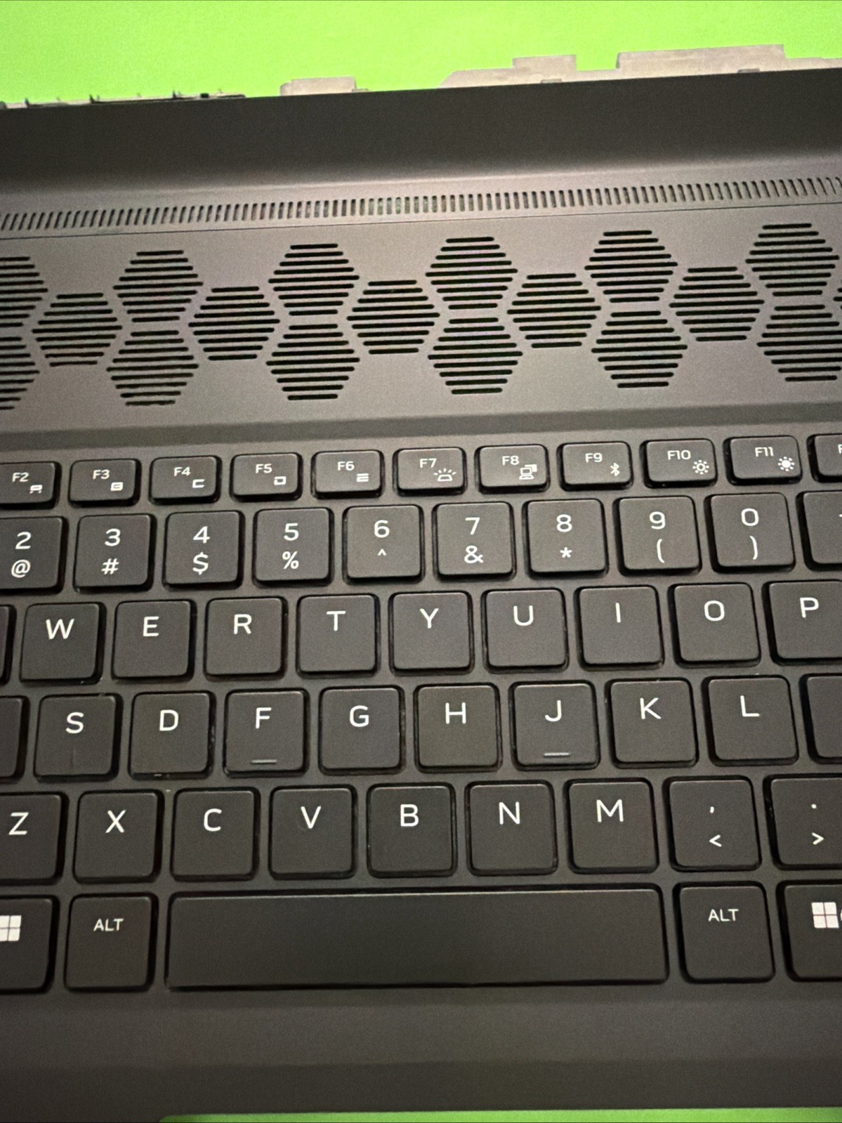 Dell ALIENWARE M18 R1 Palmrest W/Backlit US Kbd – MVCNK 0MVCNK AW5,6