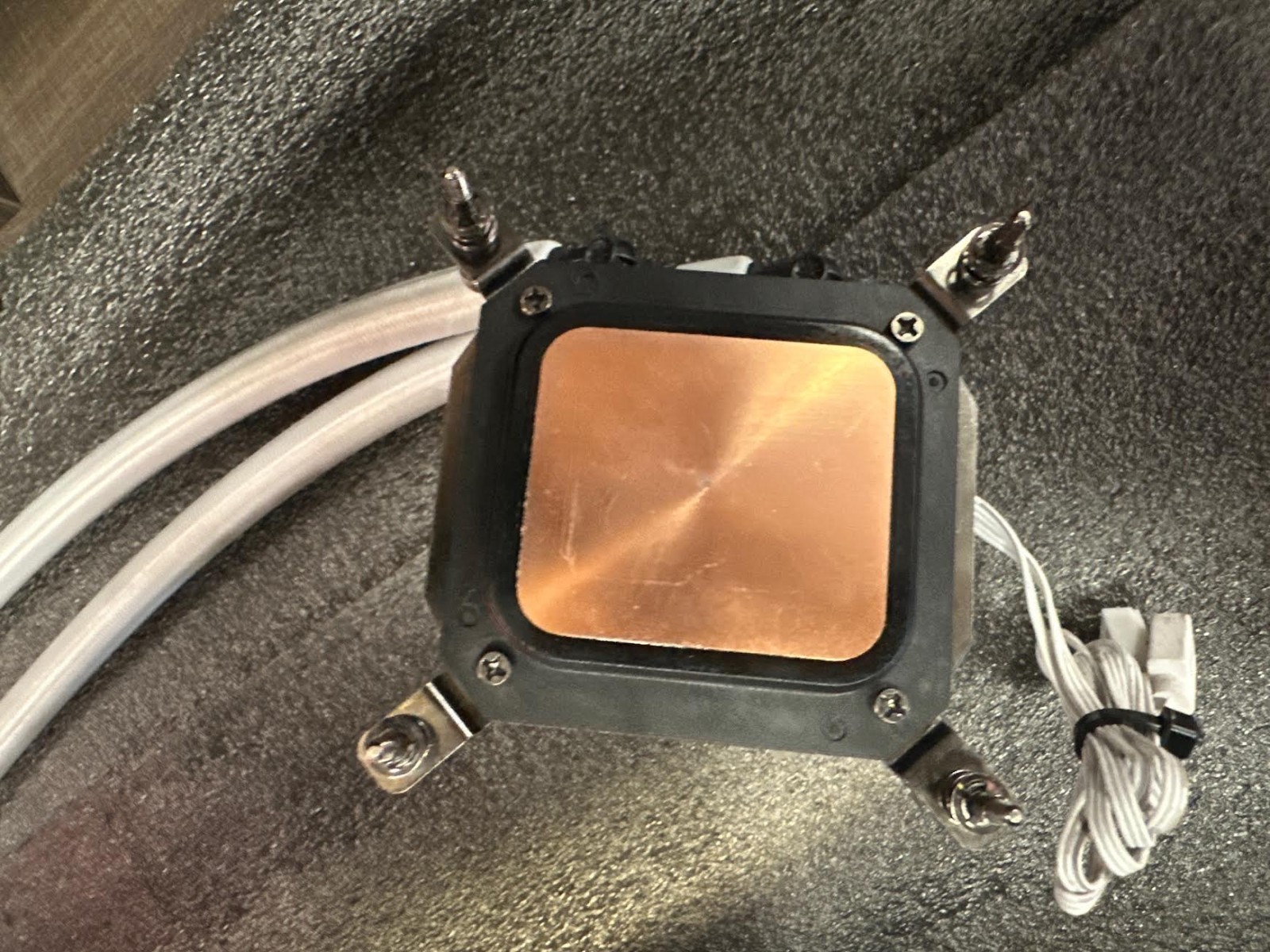 Levelplay LC M1-240 AIO Liquid cooler its a Skytech Edition white (USED)